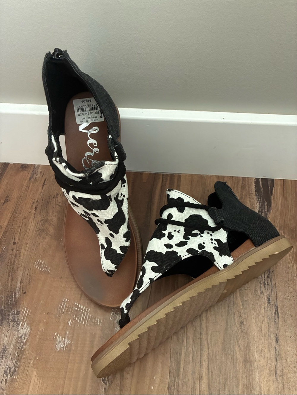 Very G BKE Women’s 6 Black & White Cow Print Sandals Thong Slingback